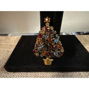 Vintage Rhinestone Christmas Tree Brooch – Gold Tone Holiday Pin